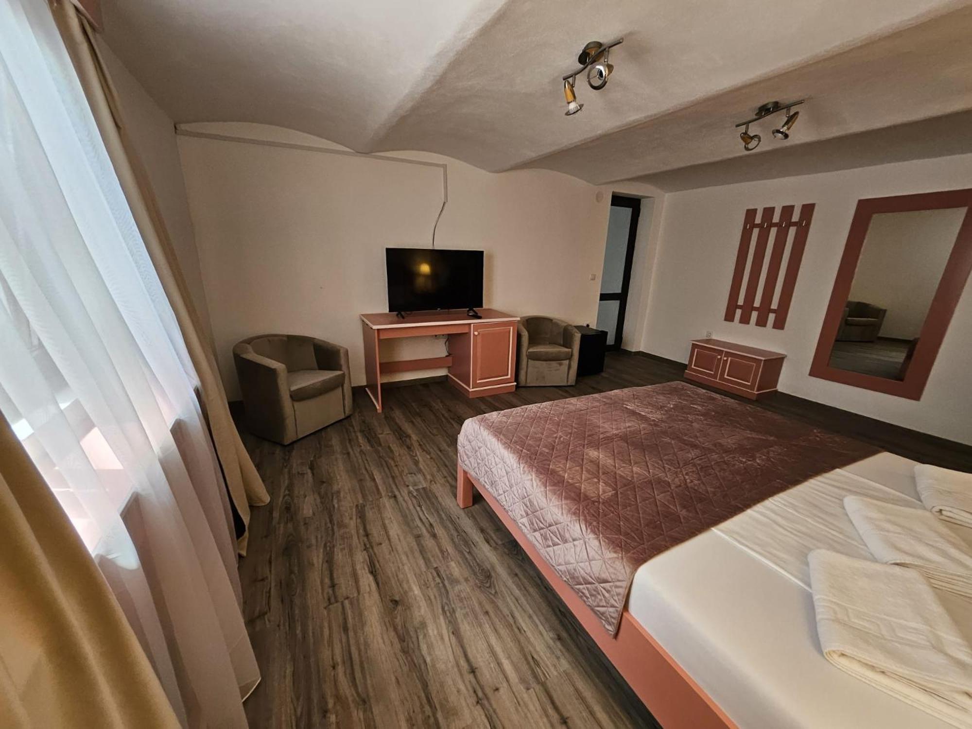 Casa Raduly - Apartament Demisol シビウ エクステリア 写真